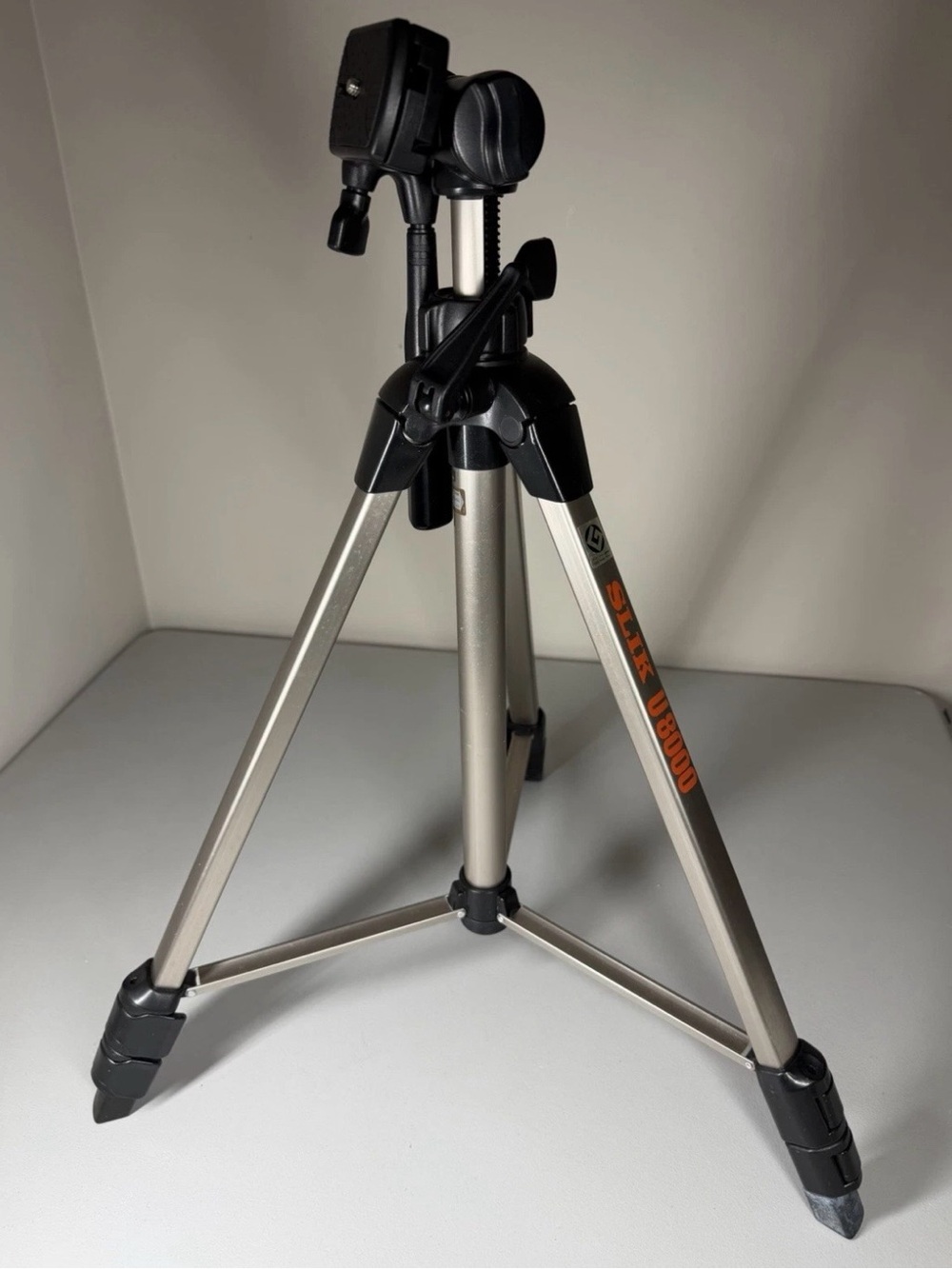 SLIK U8000 professional tripod with quick release plate